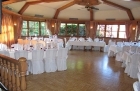 04_hotel_hallnberg_hochzeit_saal_mit_hussen